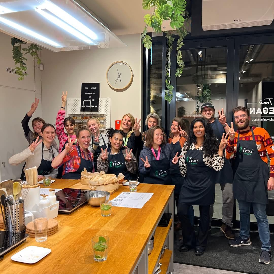 Team van gidsen die werken voor V for Food.